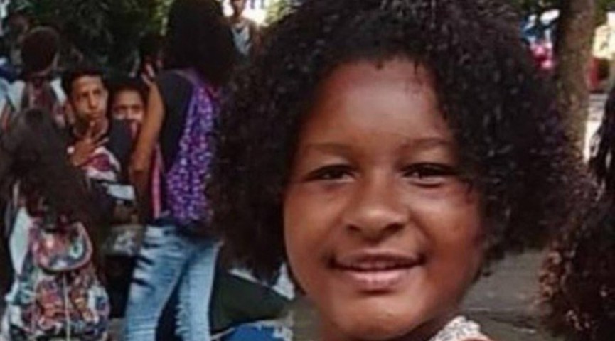 Menina de 14 anos morre após ganhar pirulito de mulher desconhecida