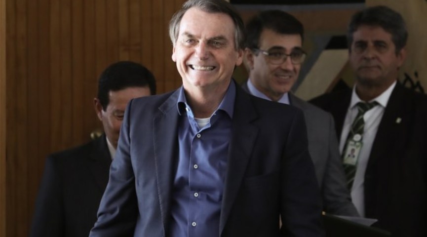 Bolsonaro avalia convites de outros partidos: “Sou menina bonita sem namorado”