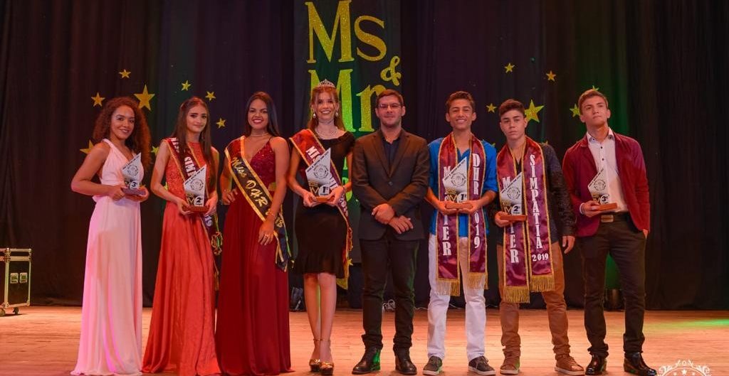 Escolha de Miss e Mister Dom Henrique Ruth lota teatro dos Nauas em Cruzeiro do Sul