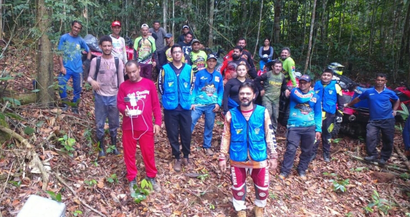 Mais de 20 homens trabalham na abertura de trilha que ligará Cruzeiro a Pucallpa