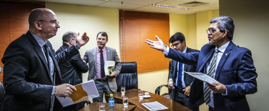 Deputados de oposição querem adiar votação da Previdência