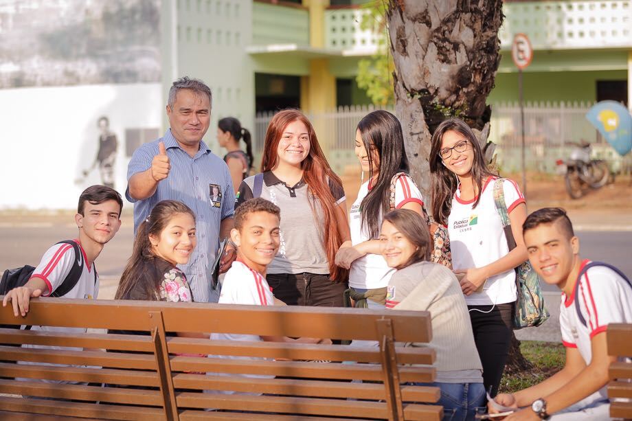 Vereadores criticam Minoru por distribuir bíblias nas escolas