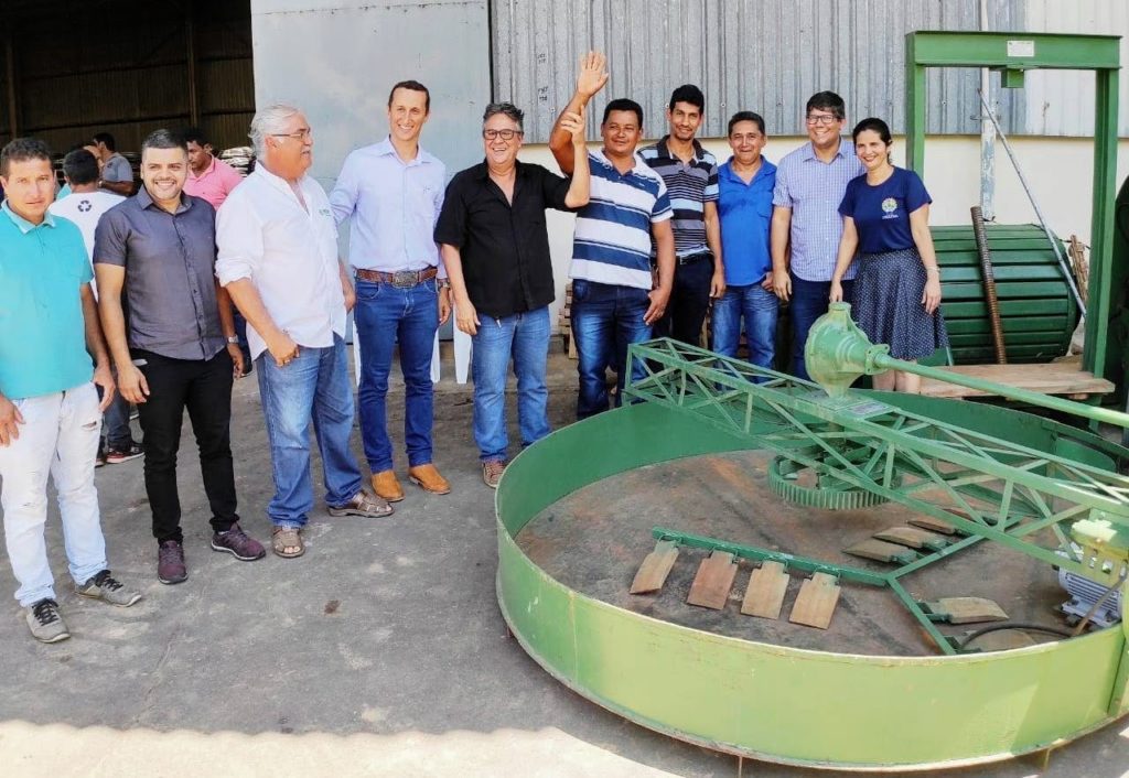 Em Cruzeiro do Sul, governo lança PAA e entrega kits de casa de farinha e abatedouro de aves