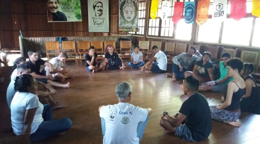 Jovens seringueiros aprendem como resistir e a preservar o meio ambiente