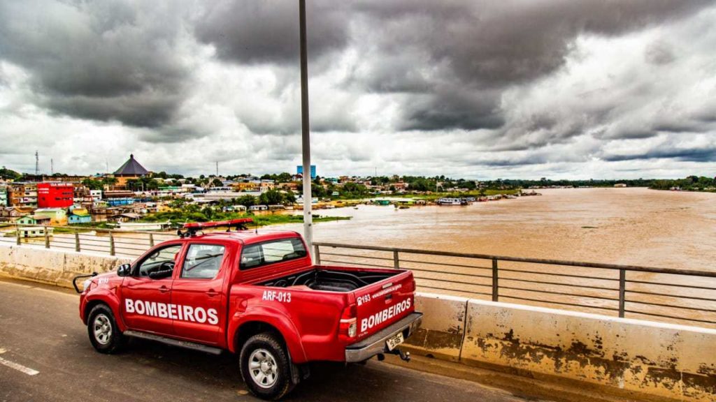 Bacia do Rio Acre vaza, mas nível do Rio Juruá sobe e se aproxima das cotas preocupantes