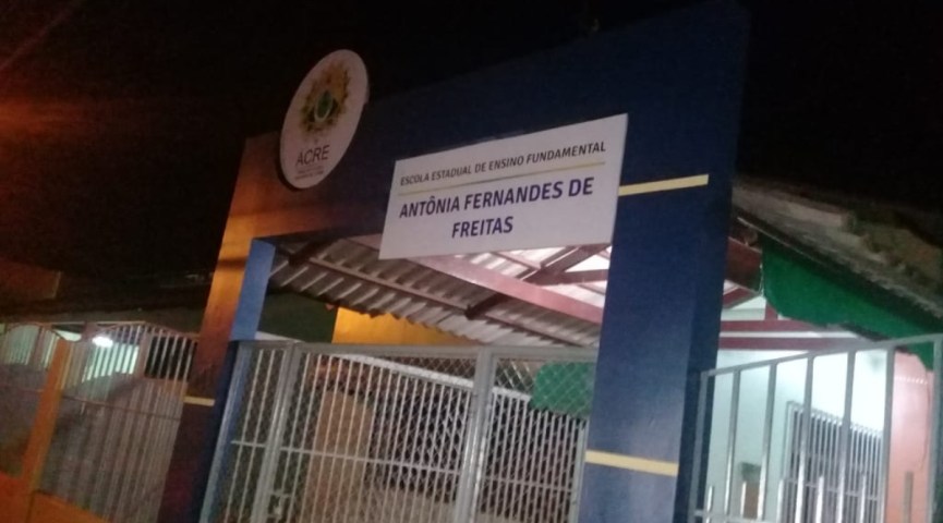Armados com escopeta, criminosos rendem alunos e fazem arrastão em escola