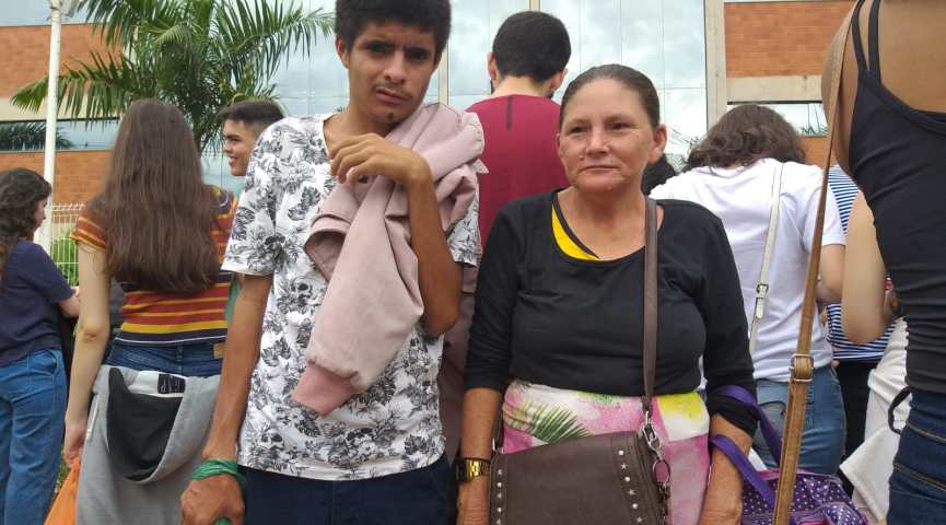 No Acre, mãe acompanha filho com deficiência em seu primeiro ano de Enem: “É meu orgulho”