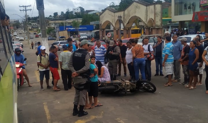 Acidente é registrado no Centro de Cruzeiro do Sul; fluxo de veículos no local é intenso