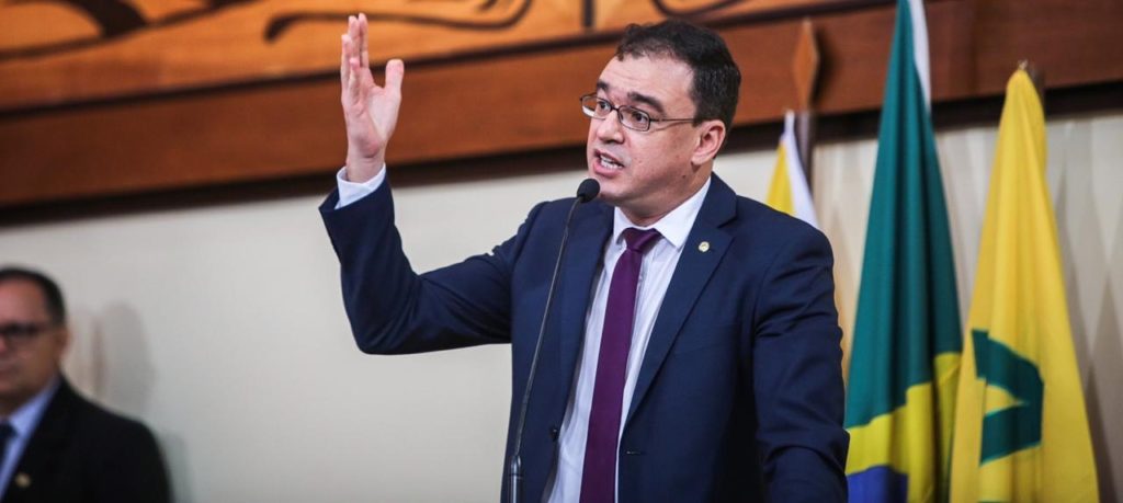 Deputado Daniel Zen denuncia possível irregularidade em contrato no Governo
