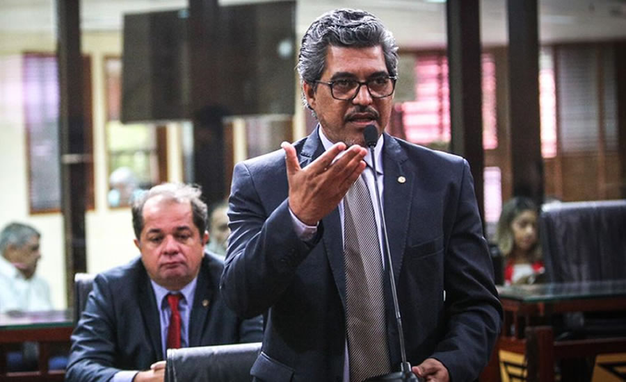 Sem greve, Edvaldo diz que Gladson é assim: “se manifestar, polícia. Se grevar, justiça”