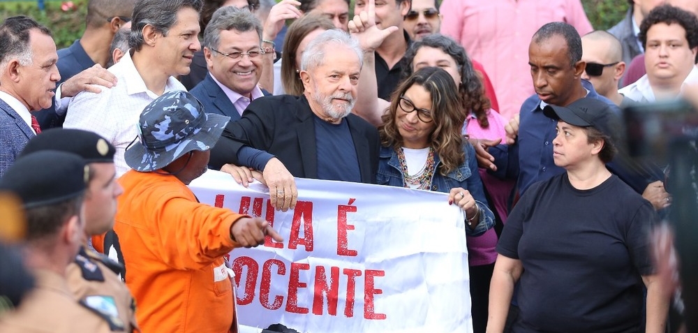 Lula deixa a prisão em Curitiba após decisão do STF