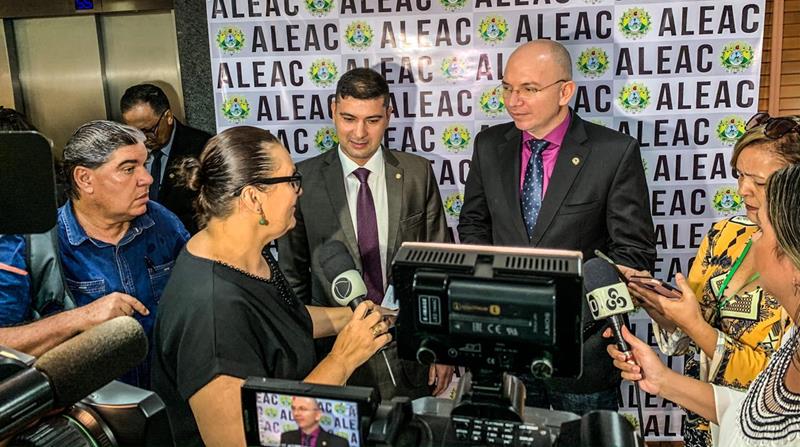 Enquanto sindicalistas protestam no Palácio, presidente da Aleac diz que reforma não prejudicará trabalhadores