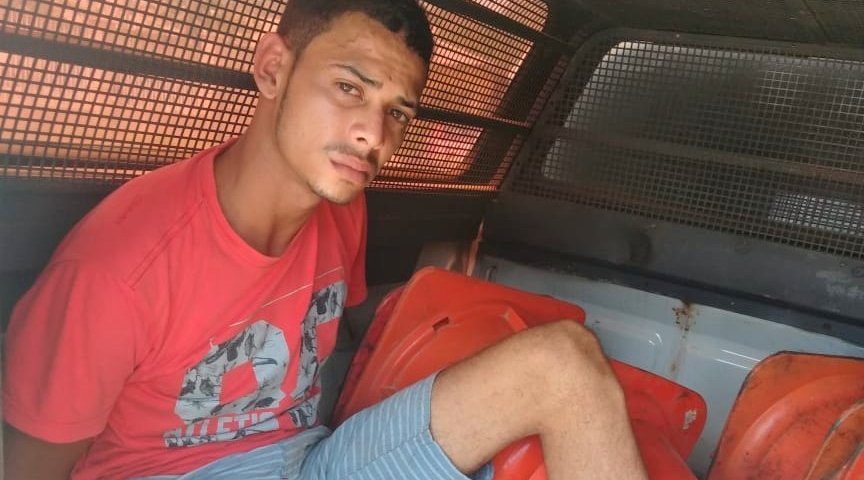 Em Cruzeiro do Sul, jovem é flagrado pela polícia bêbado, sem habilitação e empinando motocicleta