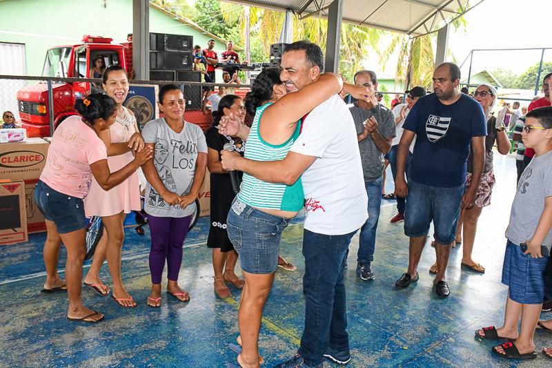 Ilderlei Cordeiro realiza churrasco e celebra conquistas juntos aos moradores da Vila Santa Rosa