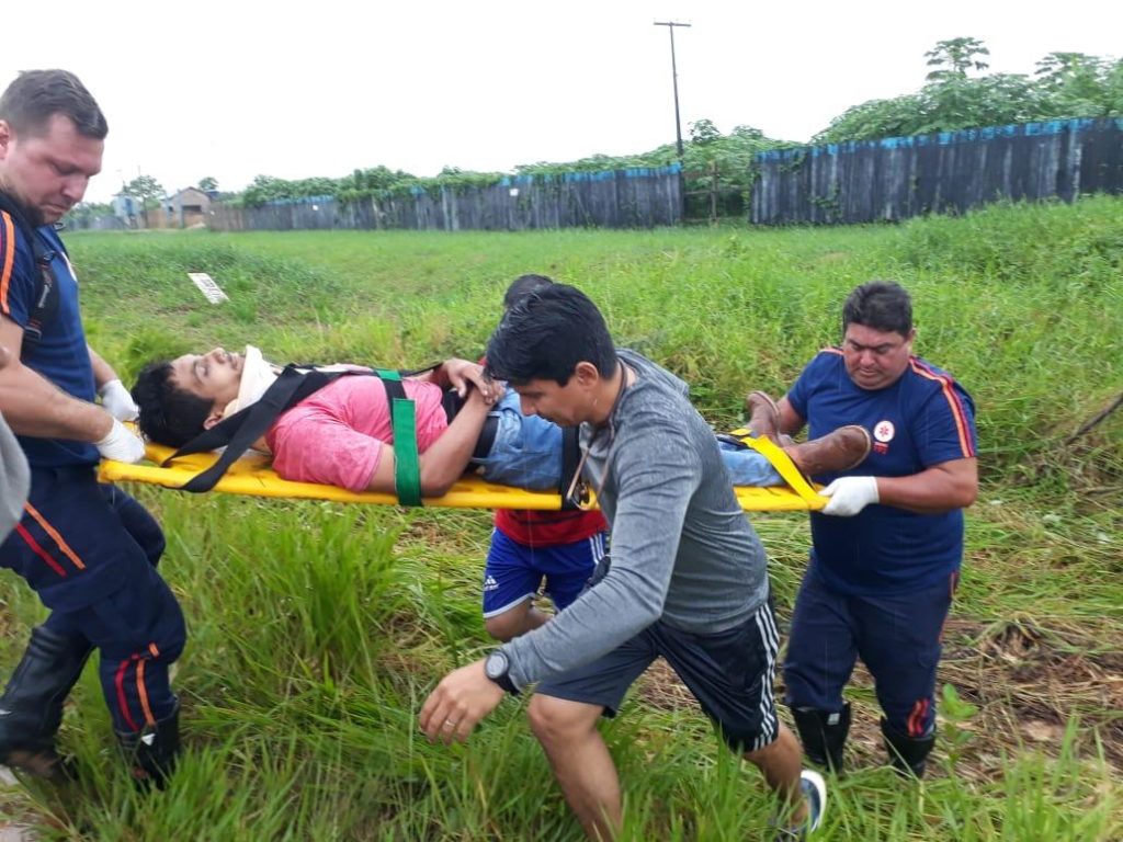 Acidente na estrada de Sena Madureira deixa motorista ferido