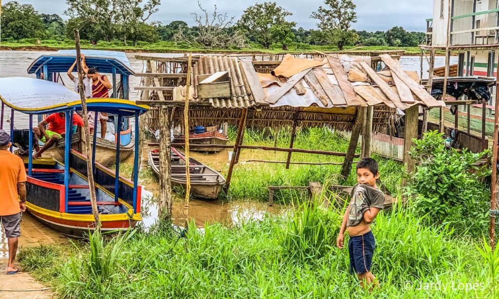 Rio Tarauacá já atinge ribeirinhos e está prestes a atingir a cota de transbordamento