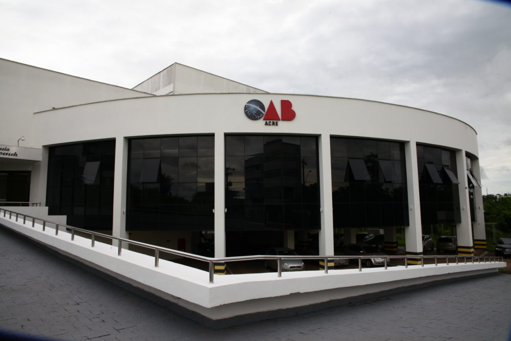 Sancionada lei que estabelece piso para advogados com valor de menos de R$ 2 mil