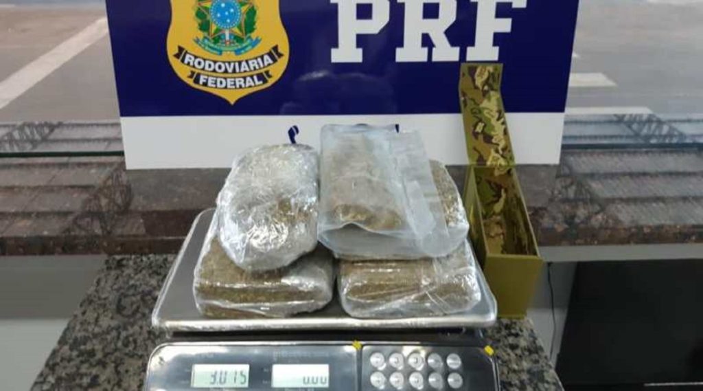 Traficantes saem do Acre e são presos transportando mais de 3kg de skunk para SC