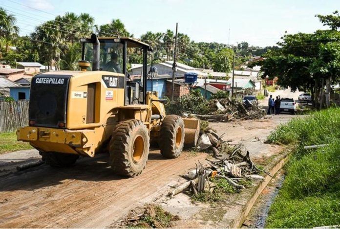 Prefeitura de Cruzeiro do Sul realiza limpeza do bairro Cruzeirinho