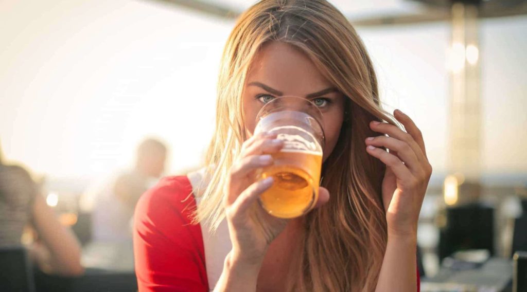 Cerveja engorda? Pelo contrário, novo estudo diz que não