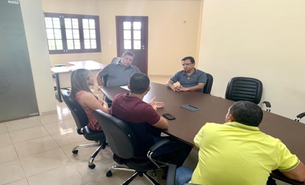 Luiz Gonzaga destaca agenda com setor moveleiro de Cruzeiro do Sul e diz: ‘estamos no caminho certo’