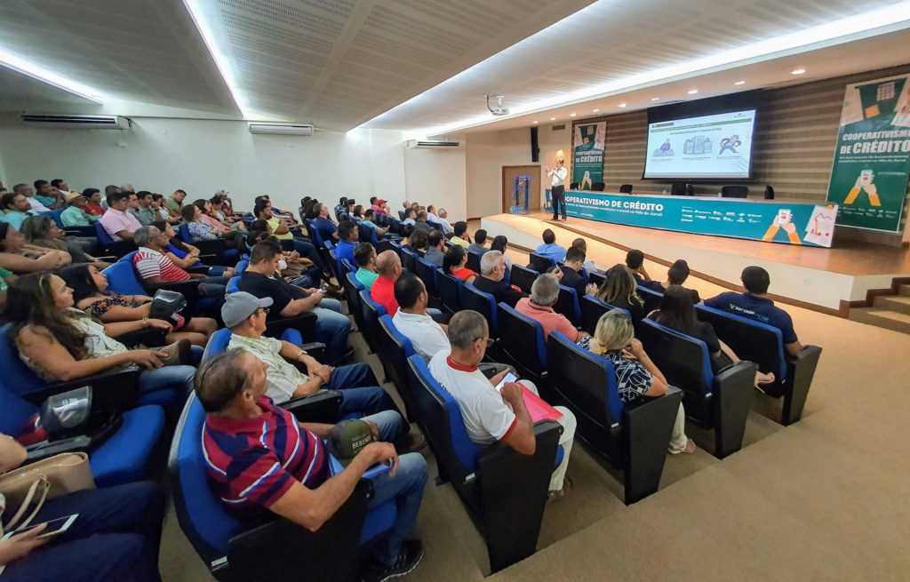 Com apoio do governo, evento discute cooperativismo de crédito no Juruá