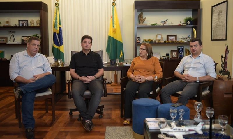 Gladson reúne deputados para pedir paciência diante da crise enfrentada pelo governo