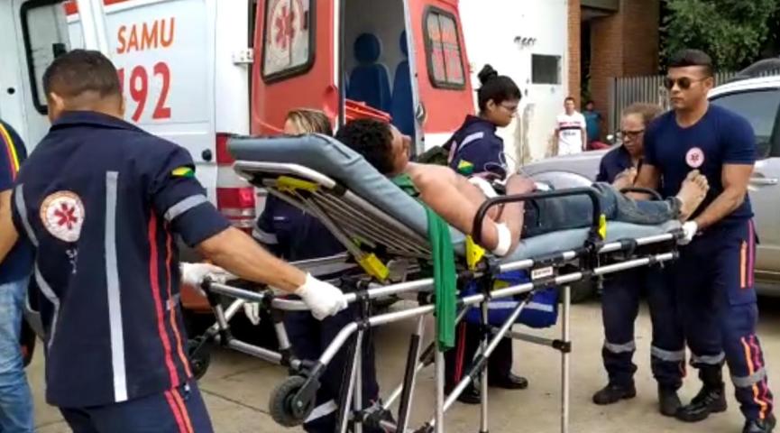 Homem é socorrido após levar tiro na mesma estrada onde ocorreu chacina em bar no Acre