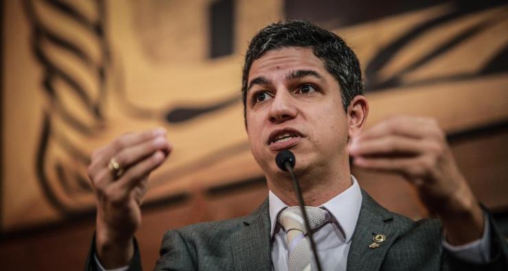 “O Rocha disse que ia dar um choque na gestão, hoje a gestão está em choque”, diz Calegário