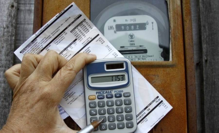 Empresas de água e luz estão proibidas de cobrar tarifa sem a leitura do hidrômetro ou relógio