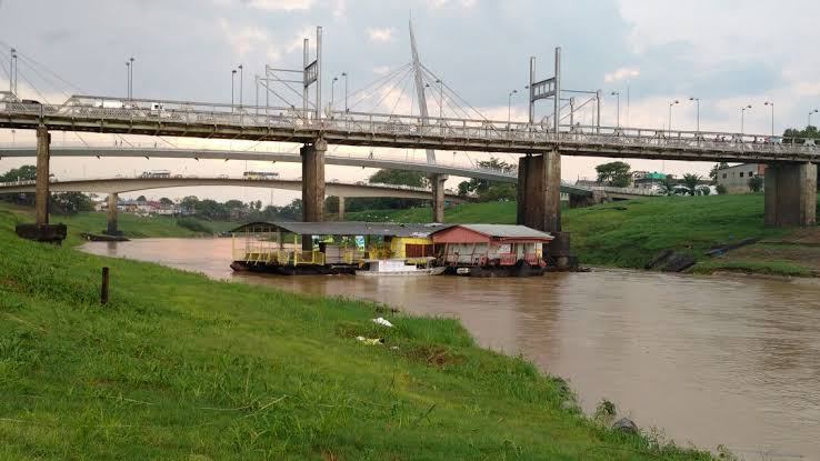 Bombeiros impedem homem de cometer suicídio na Ponte Metálica em Rio Branco