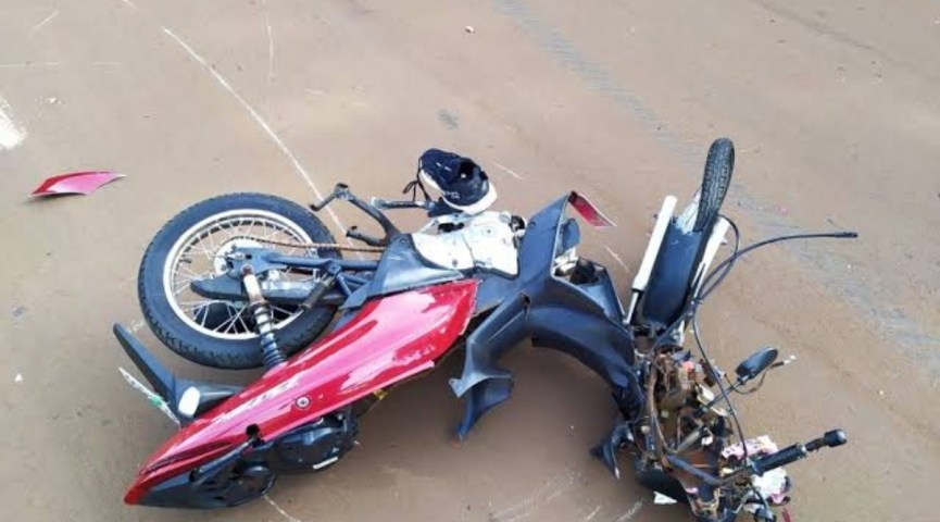 Digital influencer morre ao colidir moto contra caminhonete