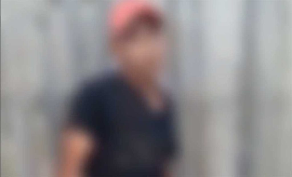 Vídeo mostra integrante de facção sendo punido com tiro na mão após roubar celular em cidade no Acre