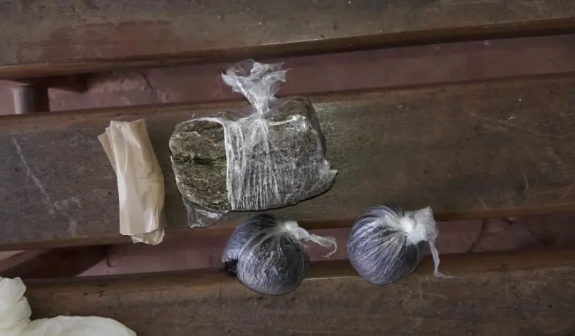 Visitante é presa ao tentar entrar em presídio com droga e tabaco nas partes íntimas