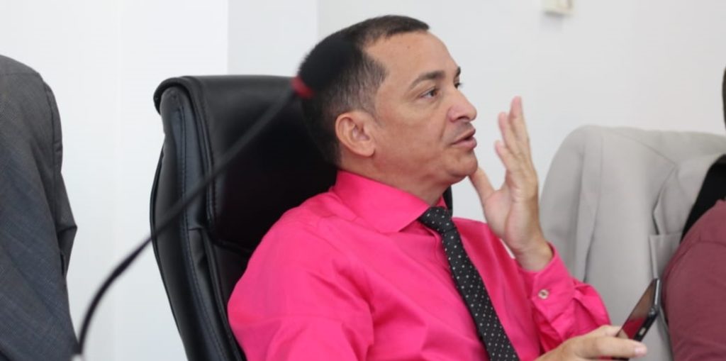 Vereador propõe criação de CPI para investigar contrato entre empresa e prefeitura de Cruzeiro do Sul