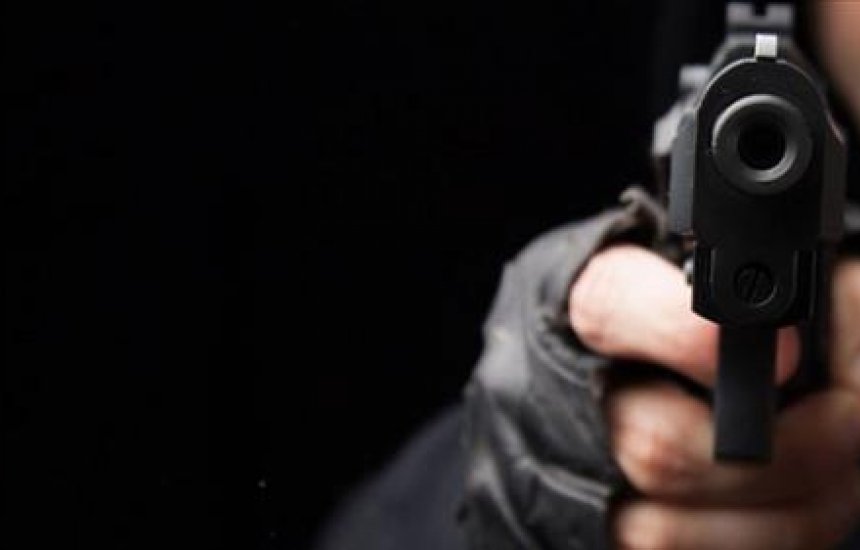 Homens disfarçados de agentes de endemias assaltam idosa em Cruzeiro do Sul