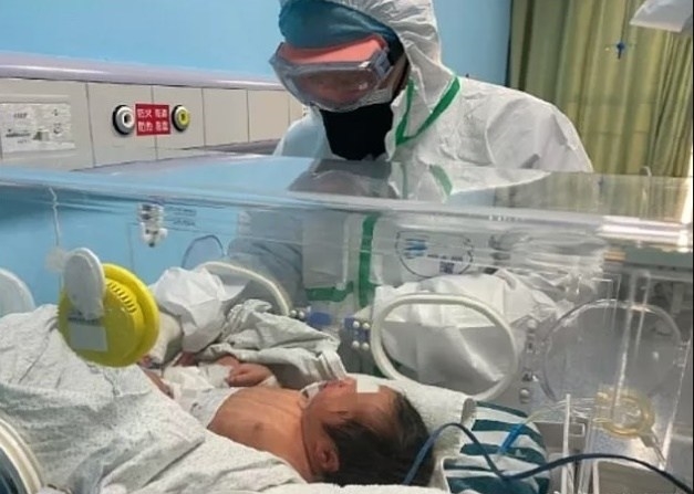 Bebê é diagnosticado com coronavírus 30h após o nascimento