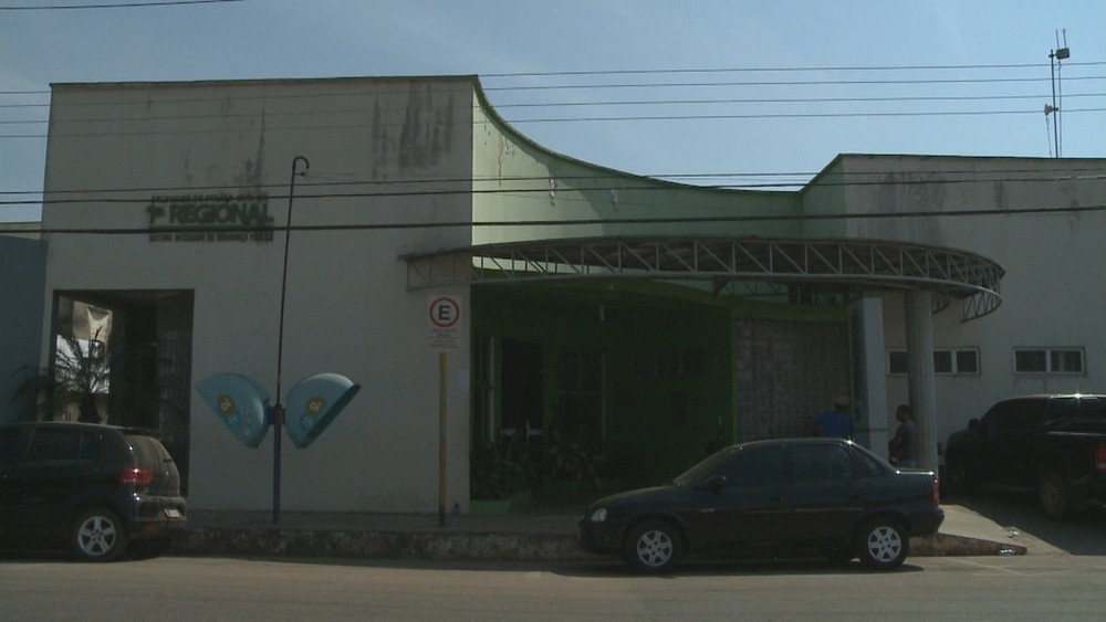 Mulher é levada à delegacia suspeita de matar morador de rua com golpe de faca em Rio Branco