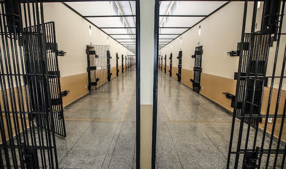 Após impasses, Justiça revoga decisão e manda retirar televisão e rádios de presídio no AC