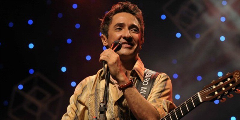 Sucesso de público, Tom Cléber se apresenta no Sesc de Cruzeiro do Sul