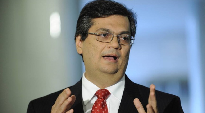 Comunista, Flávio Dino anuncia novo piso salarial, de R$ 6,3 mil, para professores