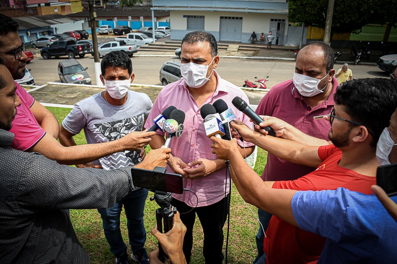 Ilderlei Cordeiro anuncia redução de até 20% nos salários