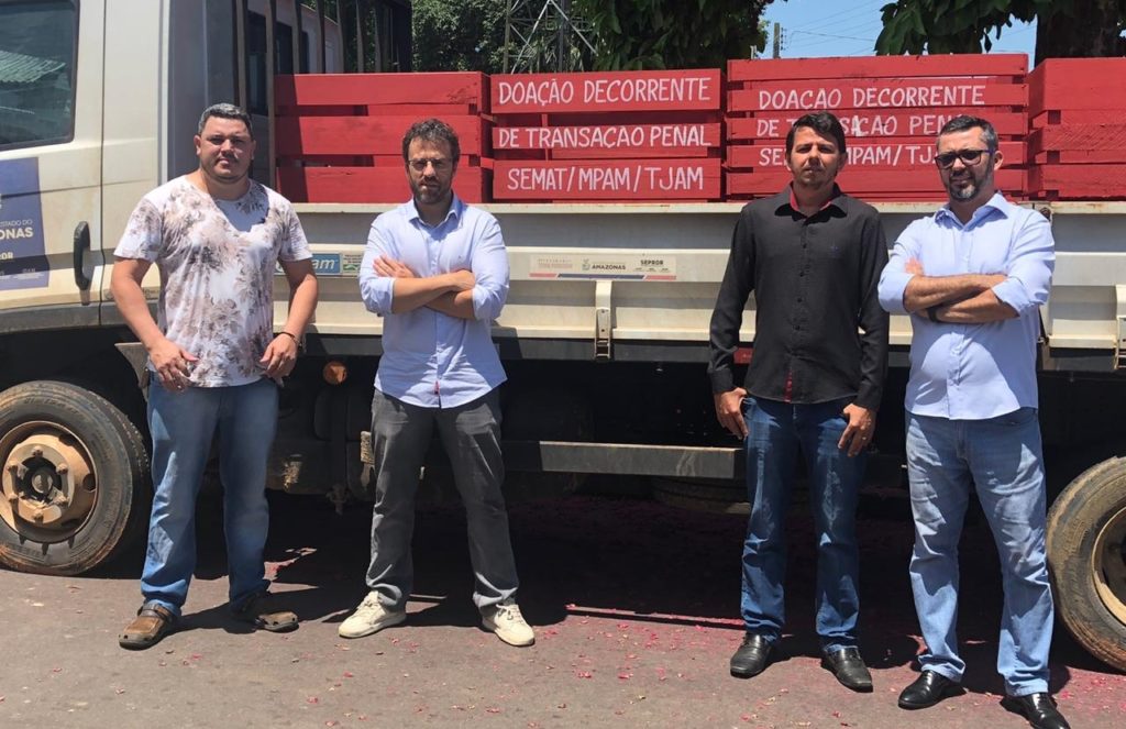 MP do Amazonas realiza doação de caixas de lixo à cidade de Guajará (AM)