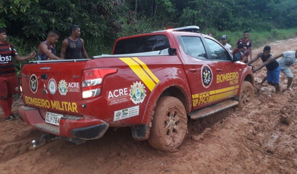 Batalhão do Corpo de Bombeiros em Cruzeiro do Sul realiza resgate de um idoso no Ramal do Havaí
