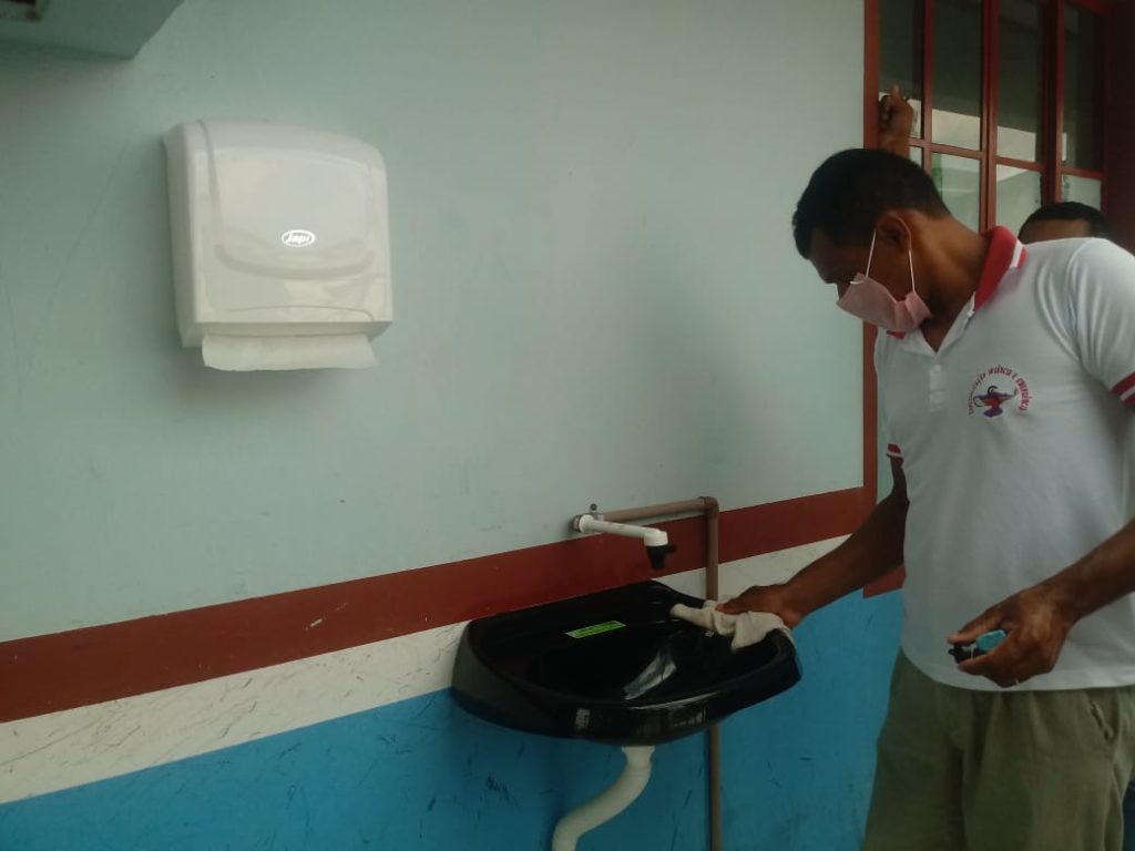 Guajará: Secretaria de Saúde instala pias em frente as UBS e Hospital para incentivar a higienização