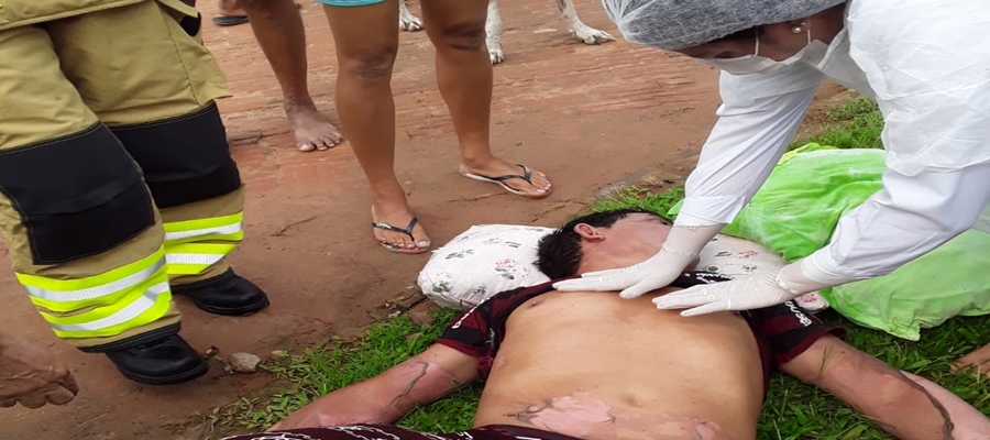 Homem tem 95% do corpo queimado ao tentar conter incêndio em casa no Acre