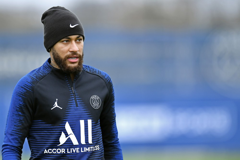 Atual campeão Liverpool e PSG enfrentam adversidades por sobrevivência na Champions