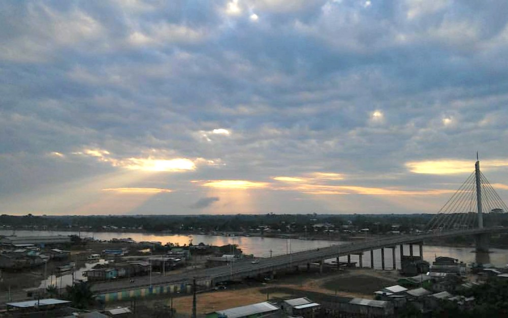 Quinta-feira será de tempo ensolarado com chuvas pontuais no decorrer do dia