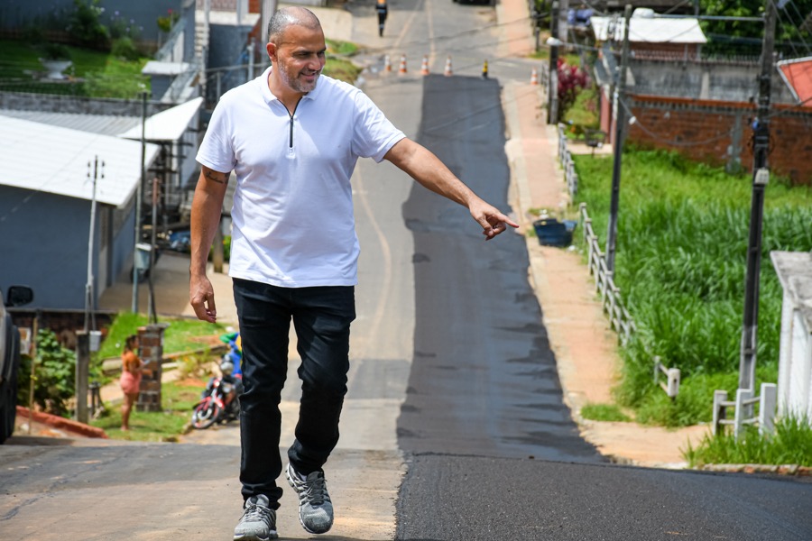 Cruzeiro do Sul recebe mais 30 toneladas de massa asfáltica para reforçar recapeamento de ruas