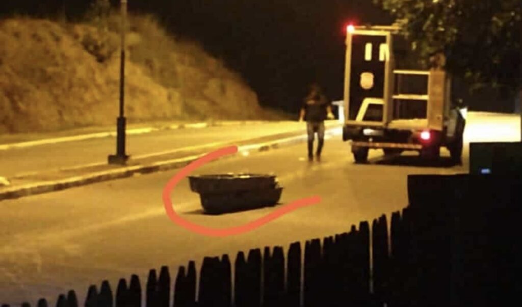 Corpo cai de carro do IML em Cruzeiro do Sul